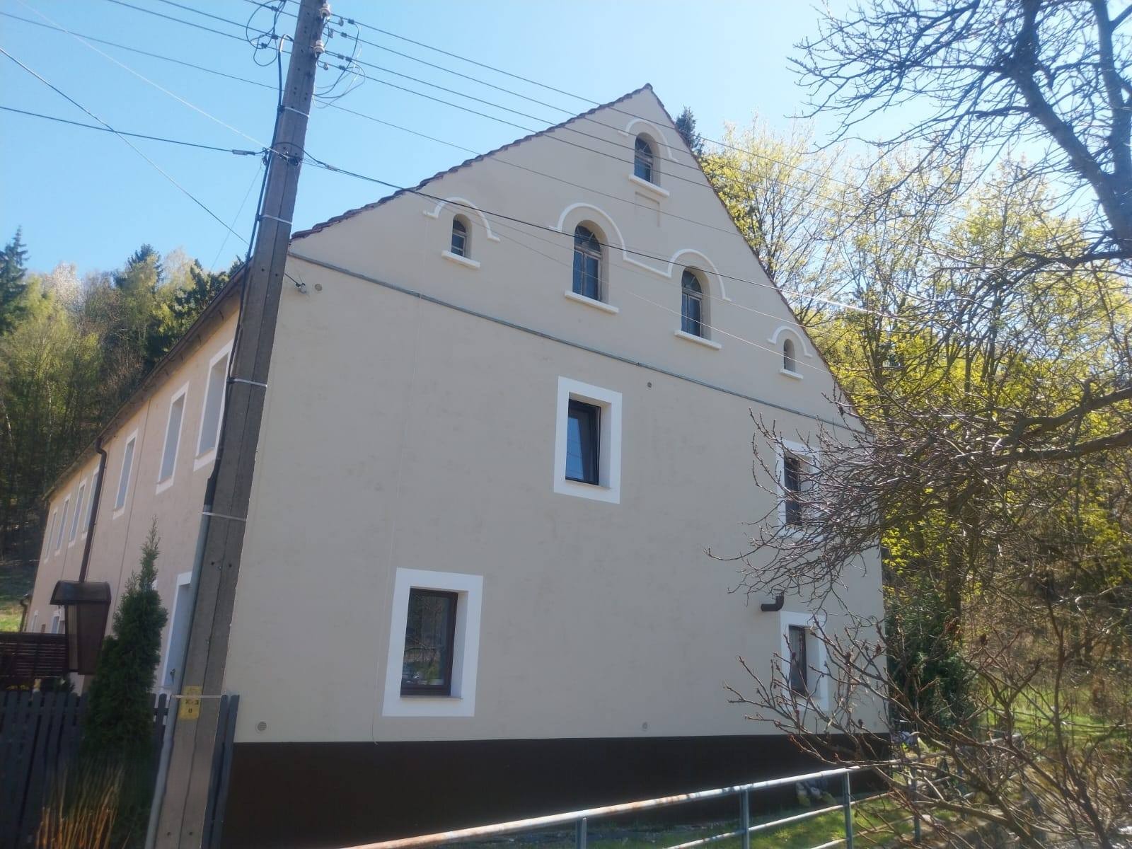 Boczna elewacja po renowacji